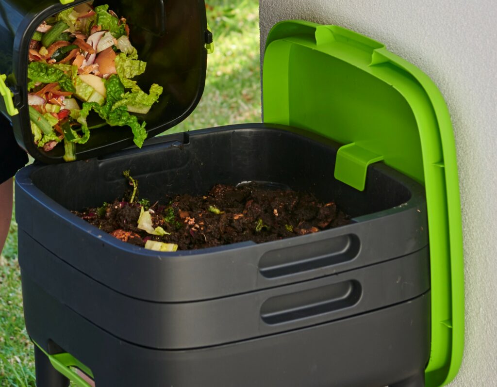 Maze Worm Farm + FREE 100 COUNT COMPOSTING WORMS! - Uncle Jim's Worm Farm